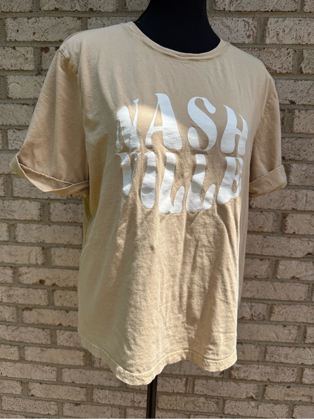 Nashville Graphic Tee - Beige Crew Neck women Shirt size M pre-owned with gift . - Picture 15 of 16